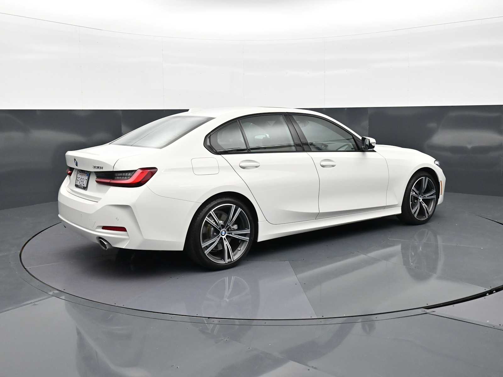 2023 BMW 3 Series 330i - Photo 5