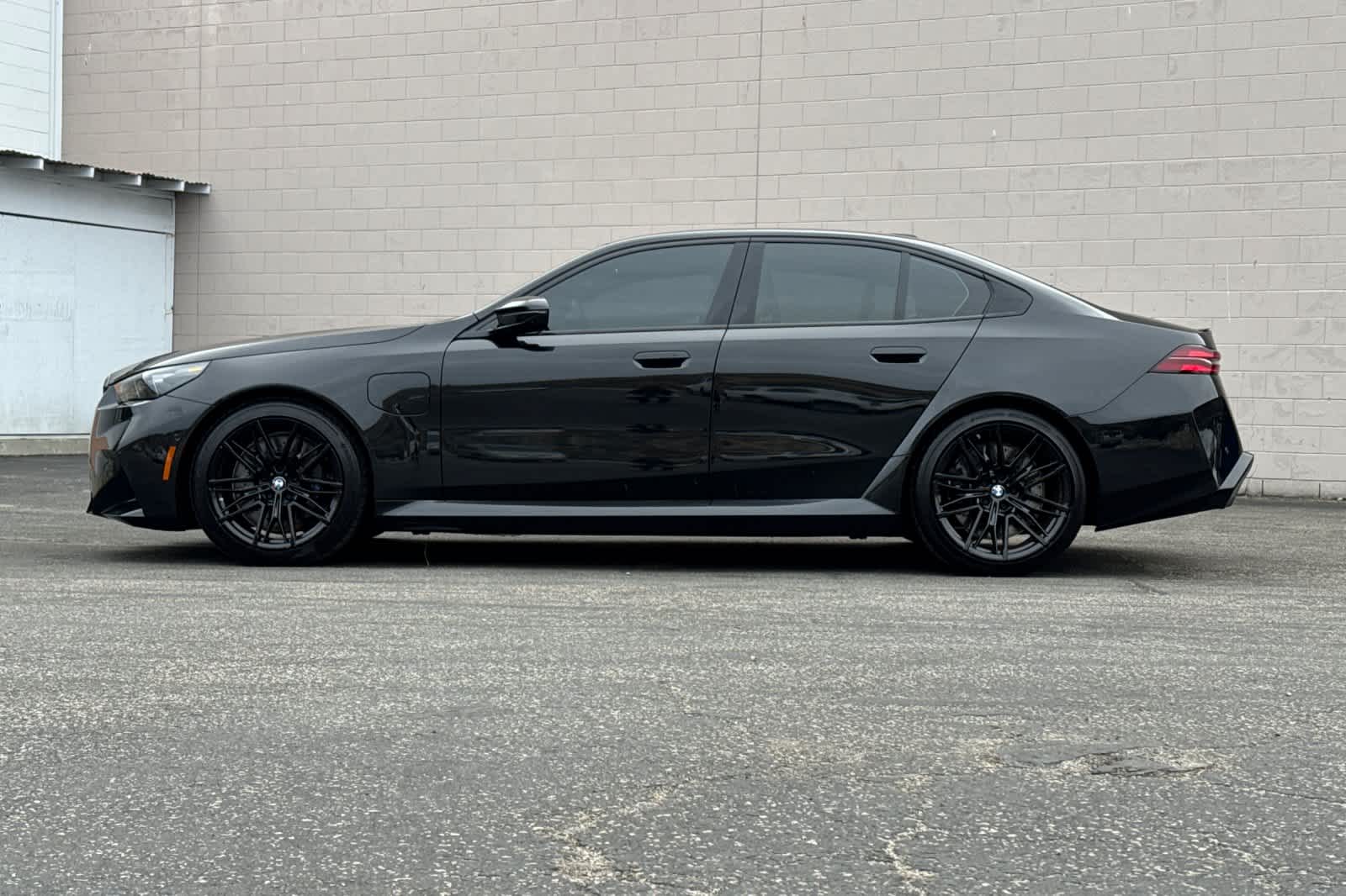 Thumbnail: 2025 BMW M5 - 9