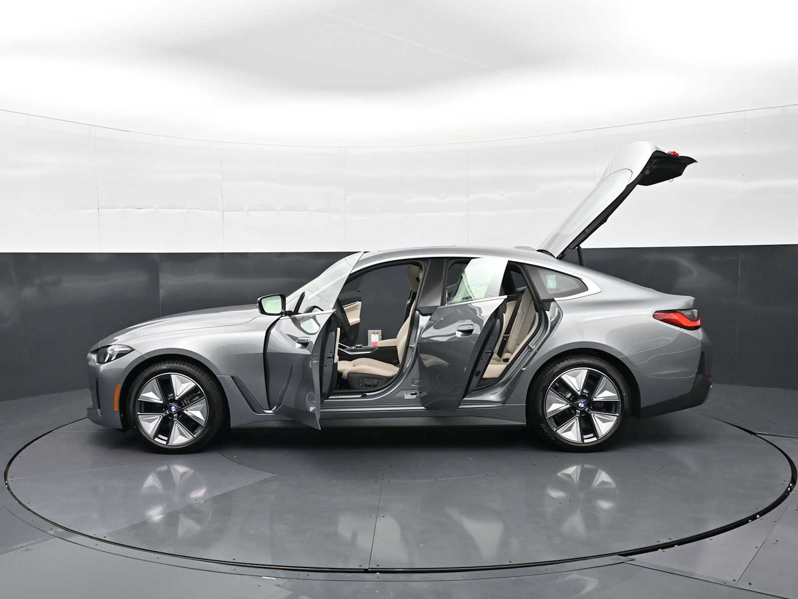 Thumbnail: 2026 BMW i4 - 36