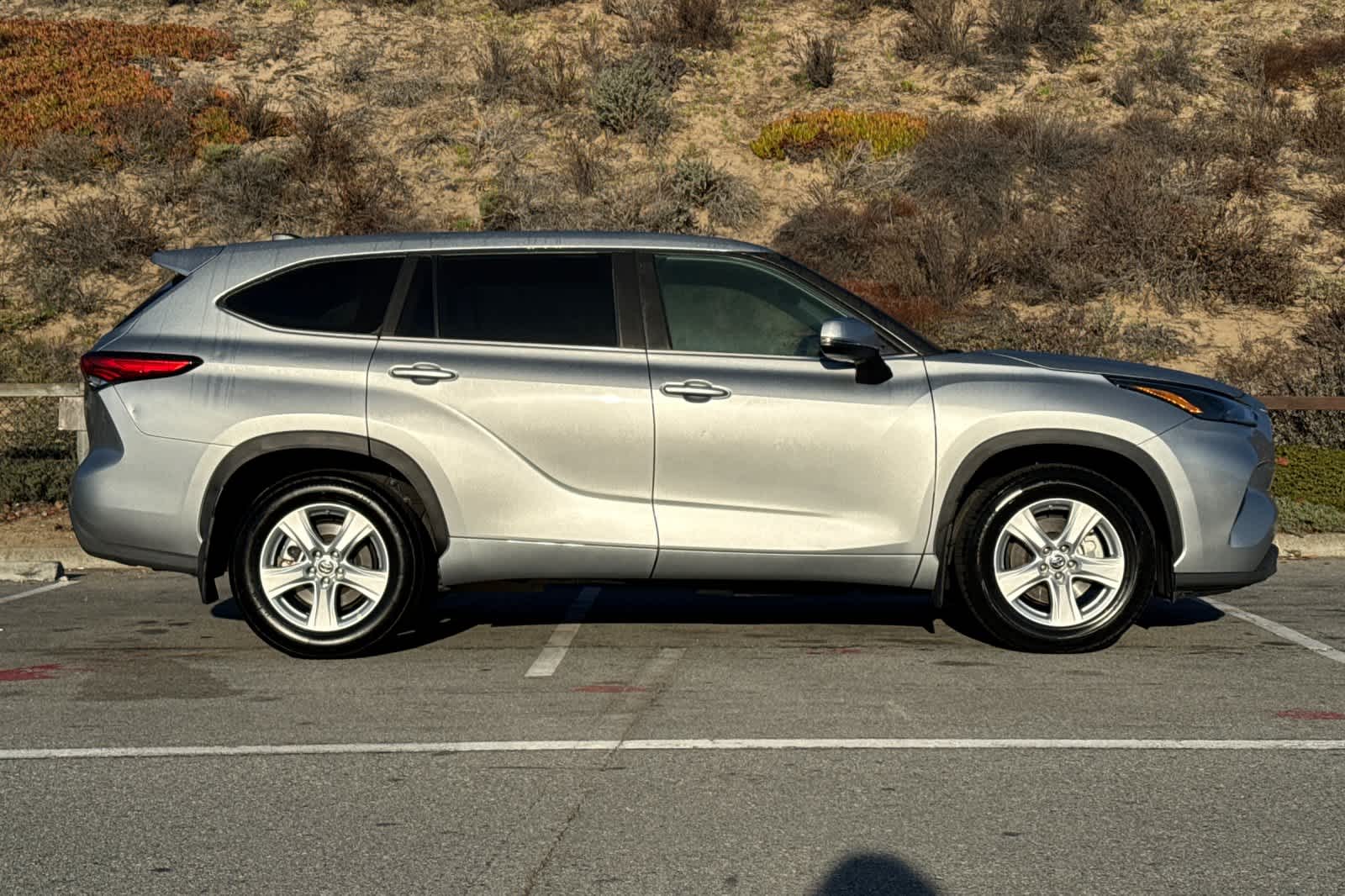 Thumbnail: 2023 Toyota Highlander - 6