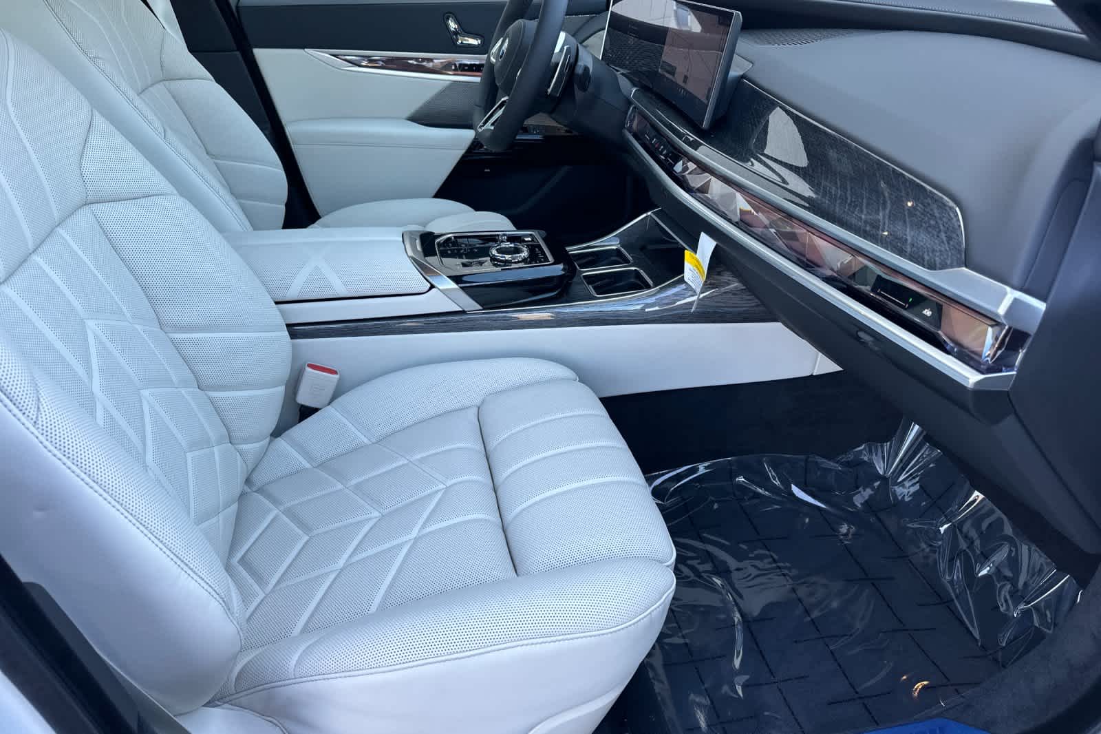 Thumbnail: 2025 BMW 7 Series - 17