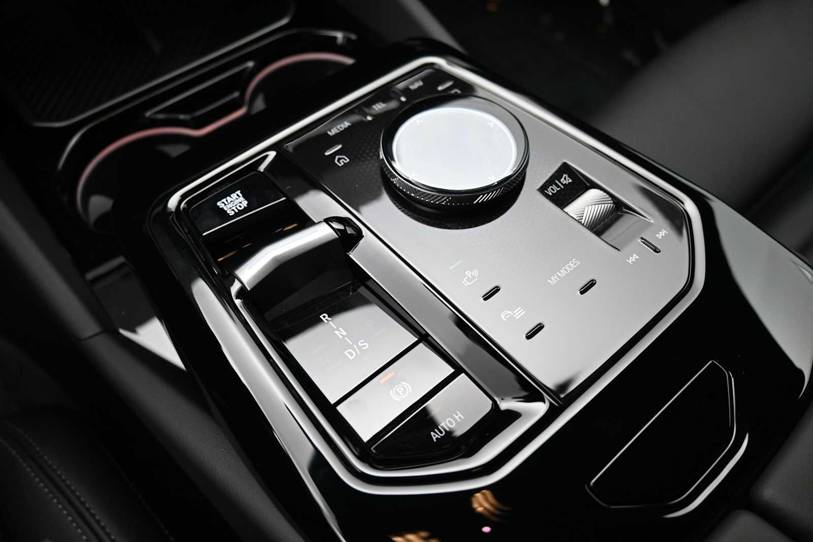 Thumbnail: 2026 BMW 5 Series - 12