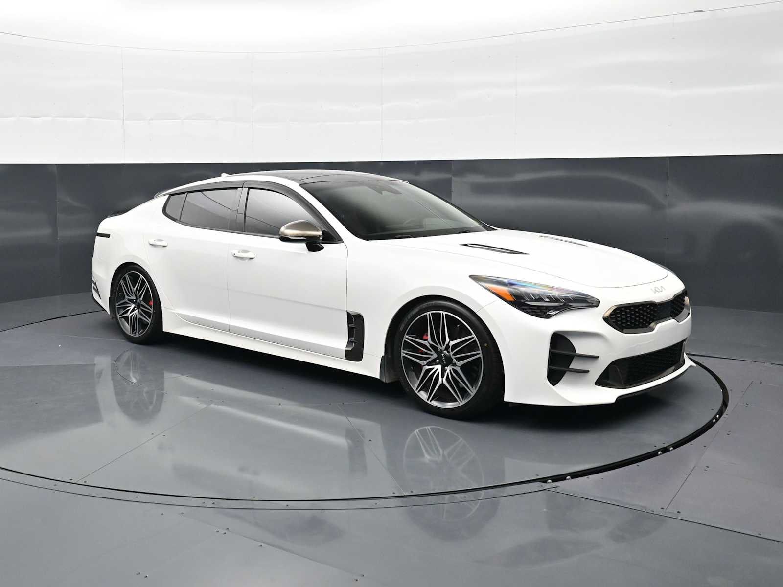 2022 Kia Stinger GT1 - Photo 3