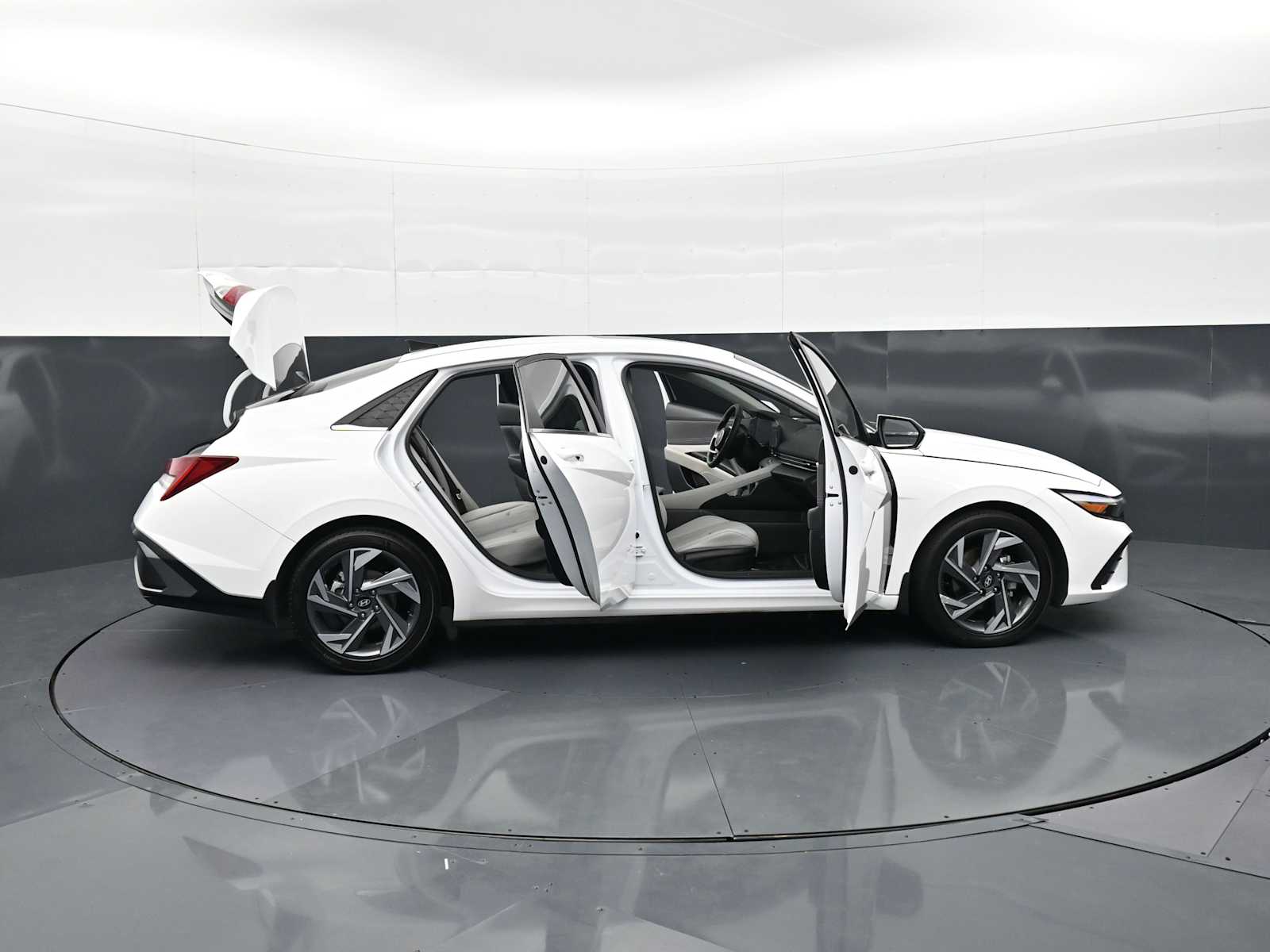 2024 Hyundai Elantra Limited - Photo 35