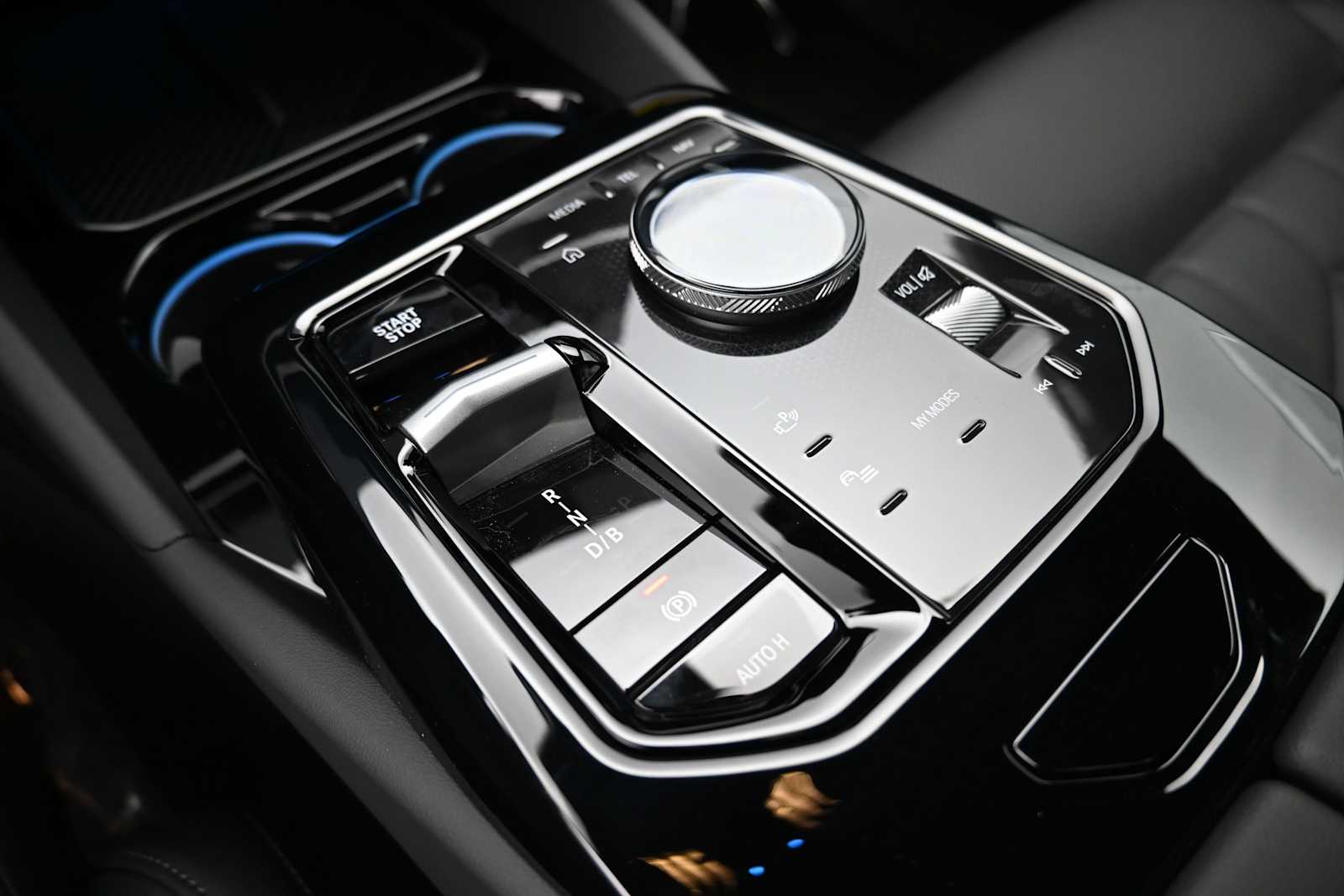 Thumbnail: 2026 BMW i5 - 12
