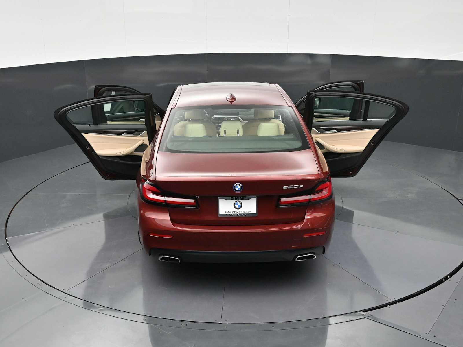 Thumbnail: 2023 BMW 5 Series - 32