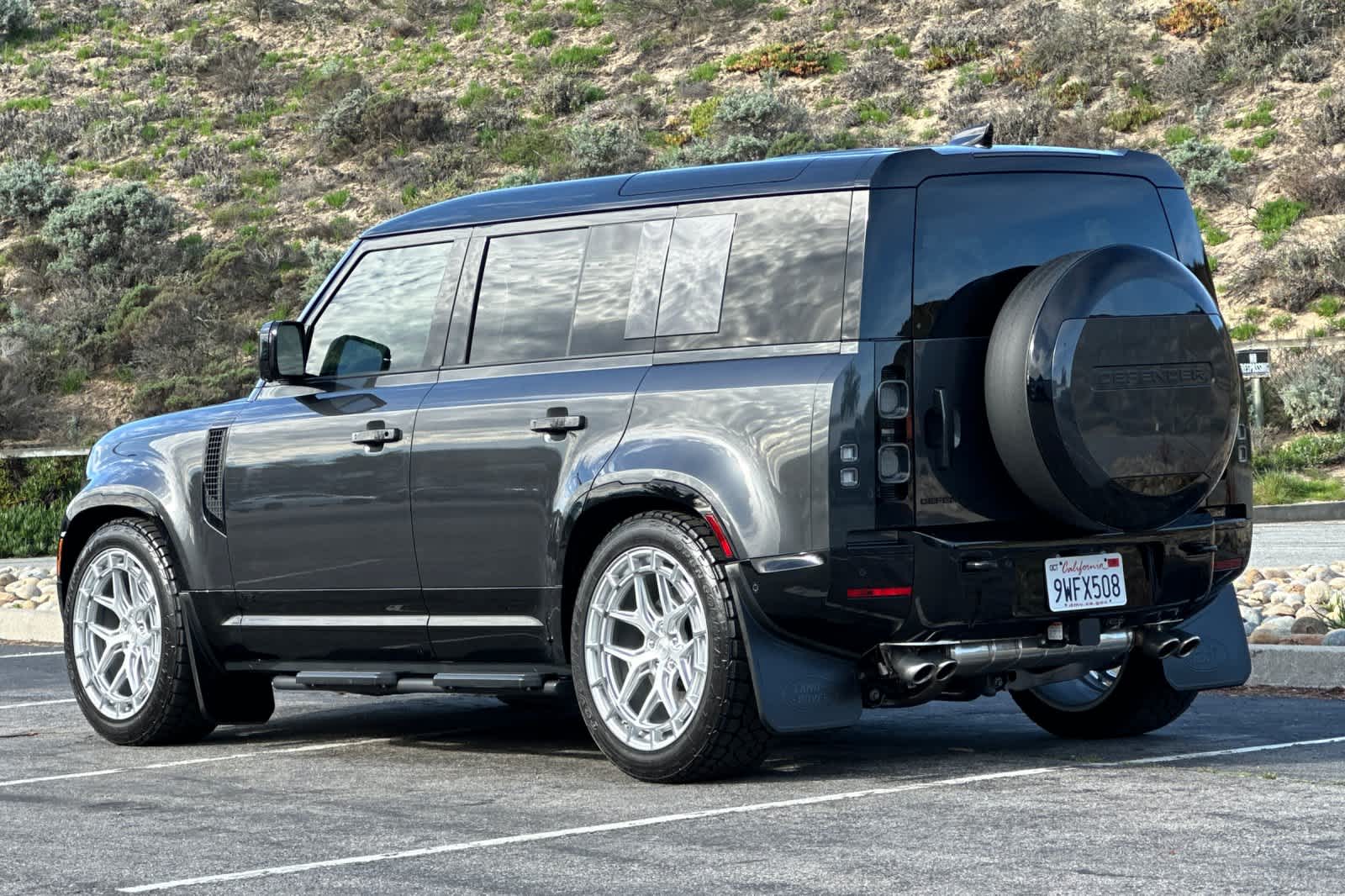 Thumbnail: 2025 Land Rover Defender - 7