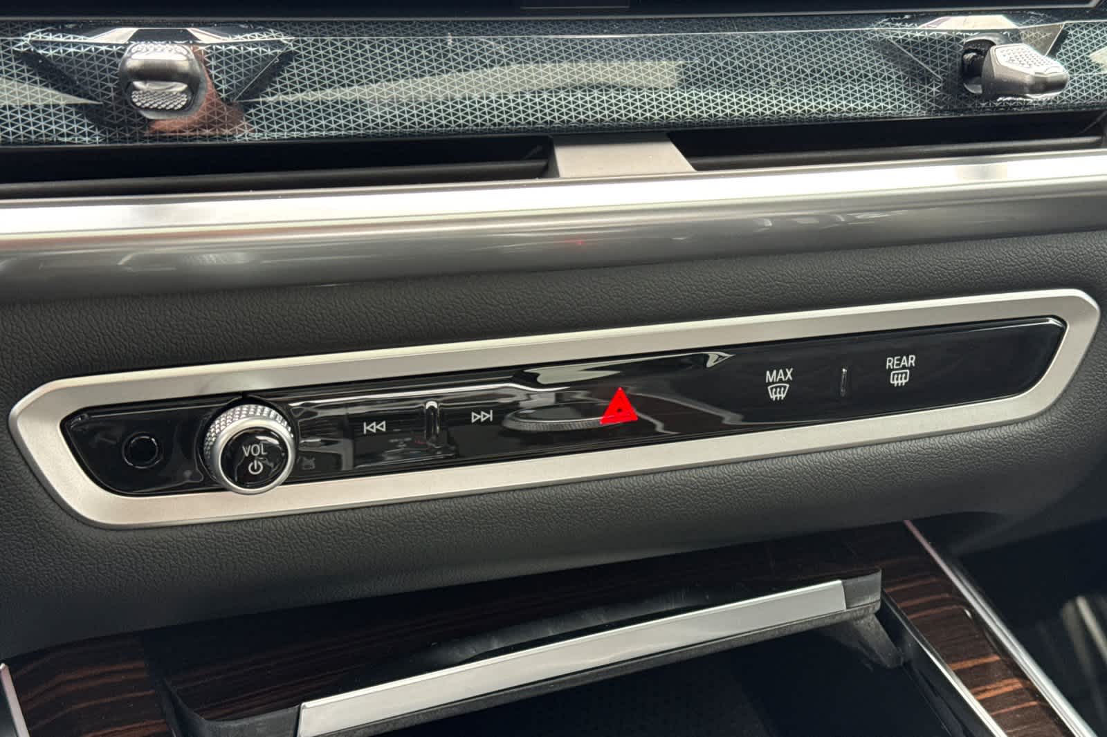 Thumbnail: 2026 BMW X7 - 25