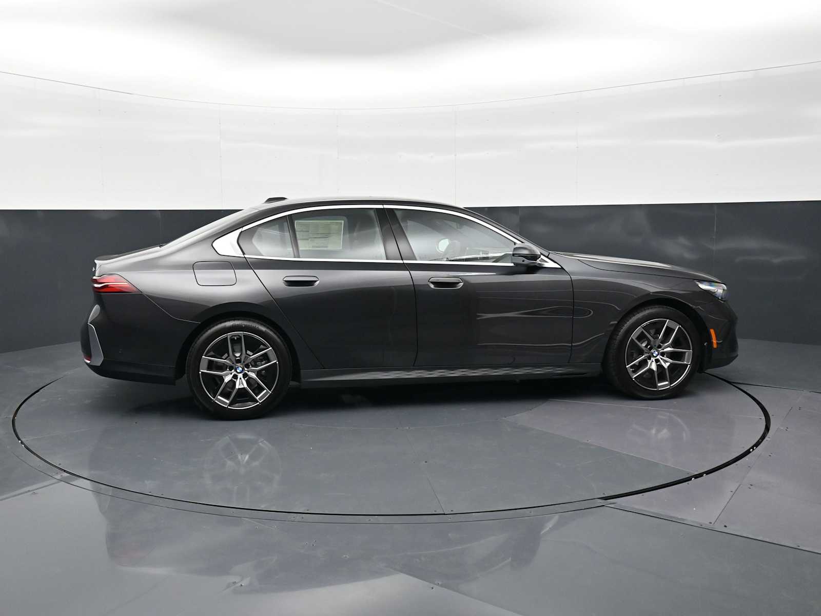 Thumbnail: 2026 BMW 5 Series - 4