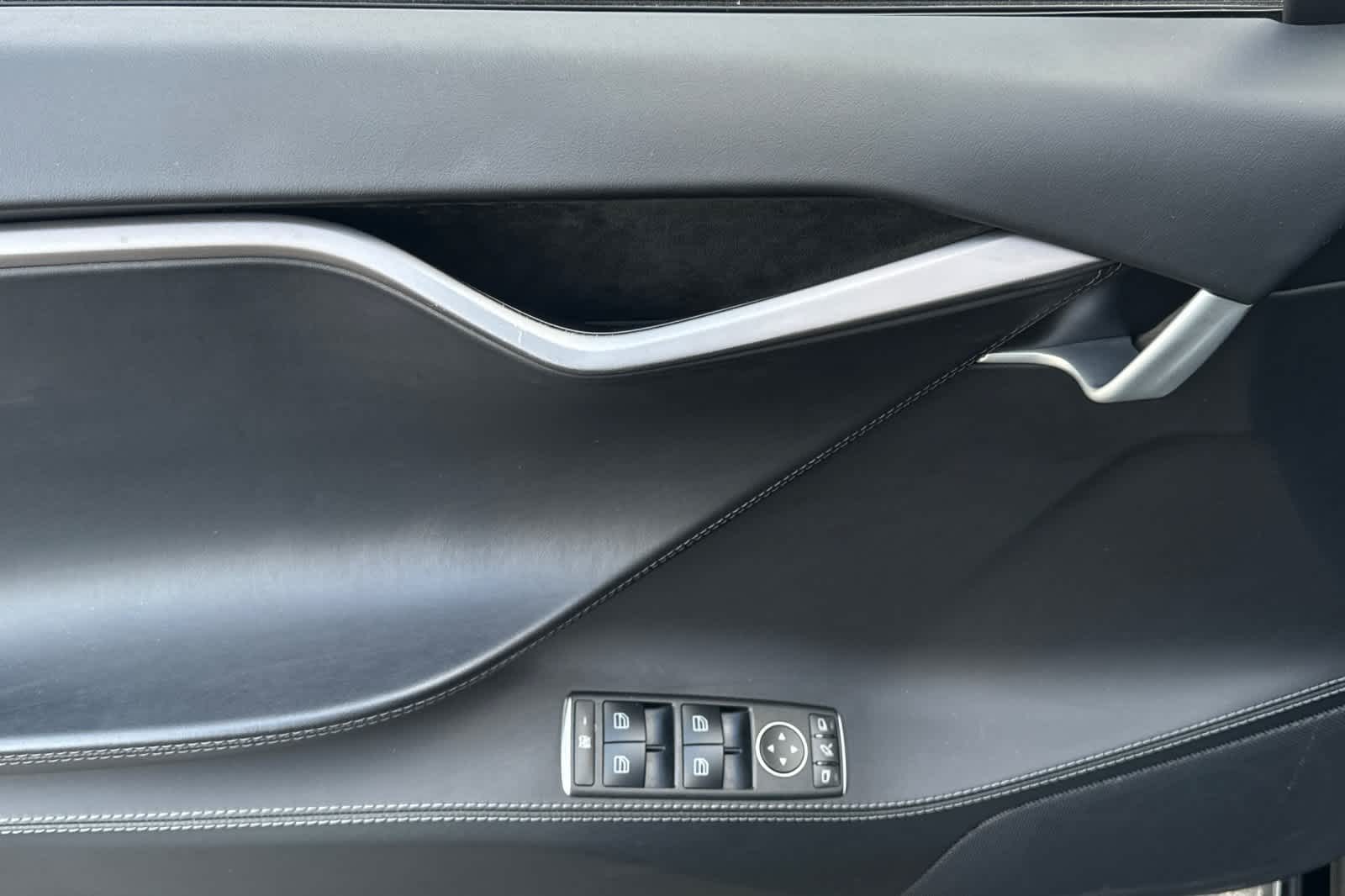 Thumbnail: 2020 Tesla Model S - 12