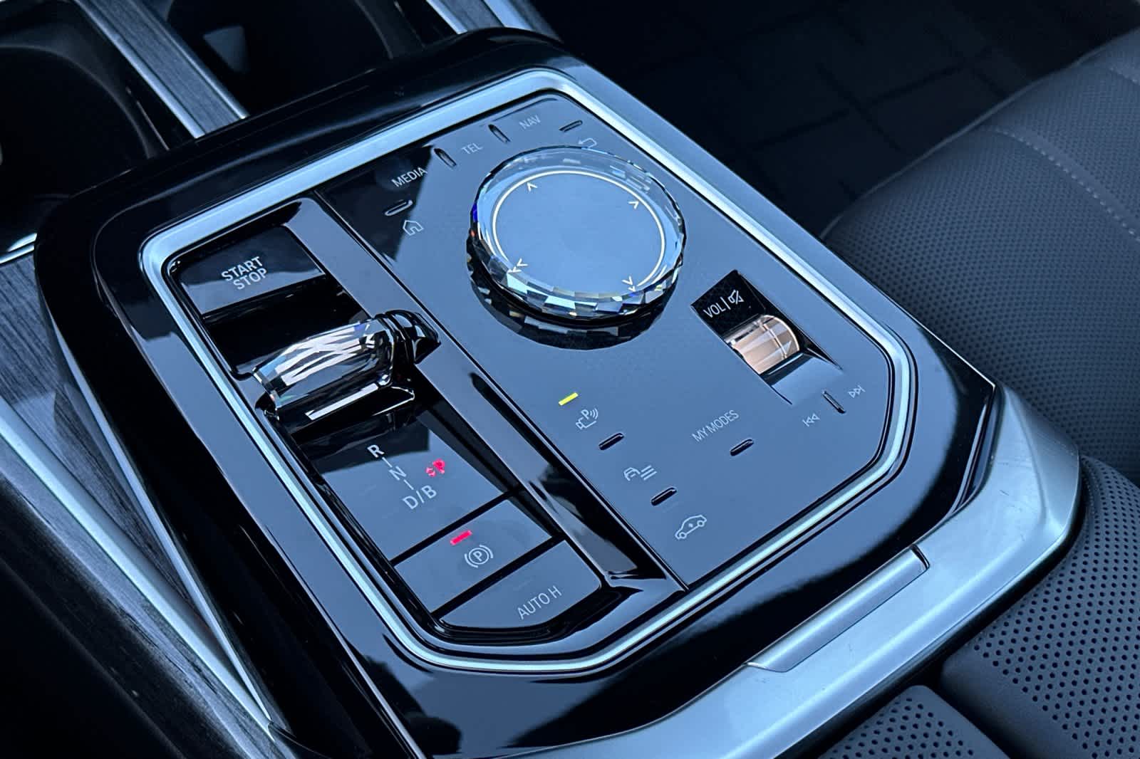 Thumbnail: 2025 BMW i7 - 24