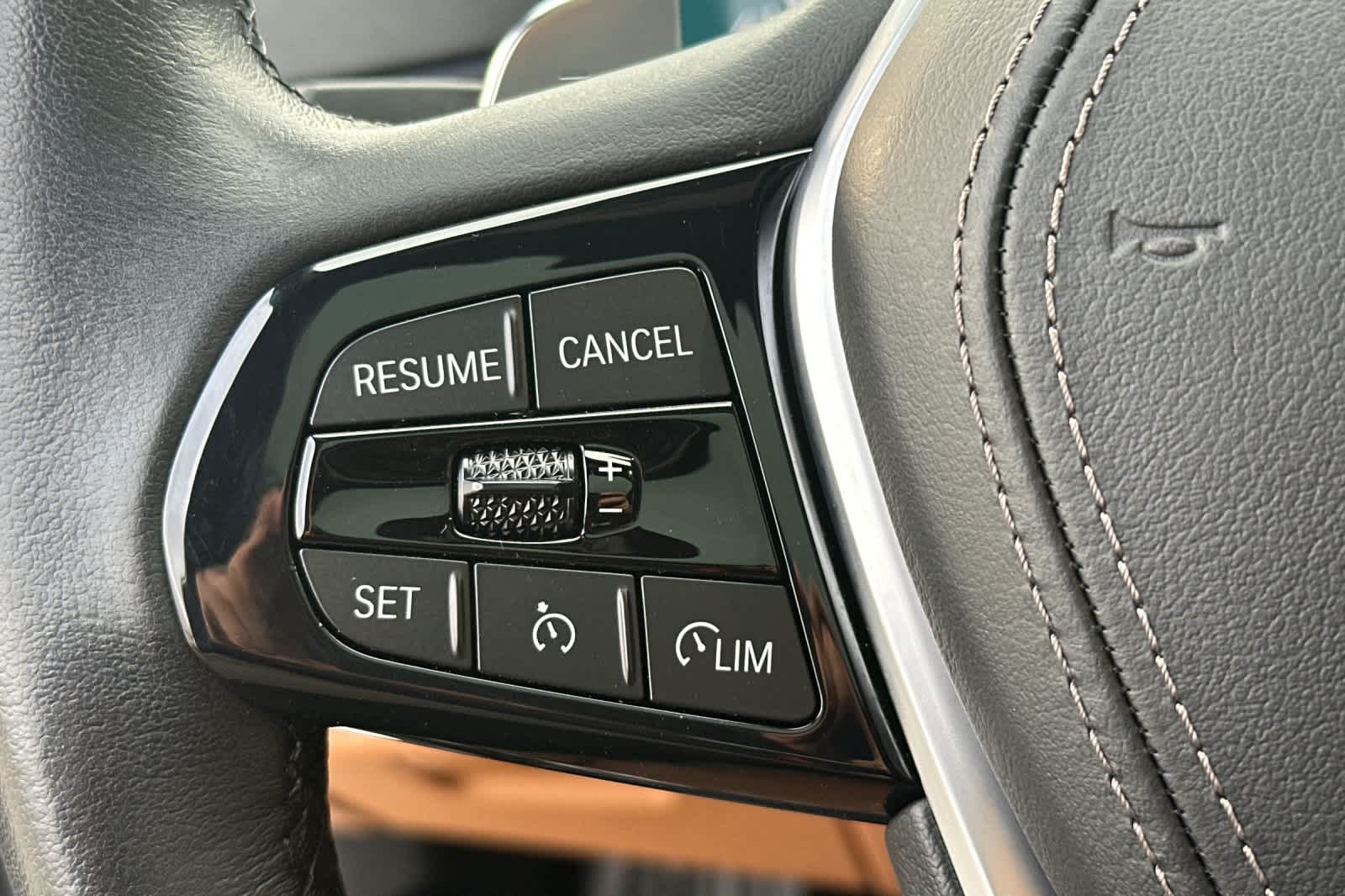 Thumbnail: 2023 BMW 5 Series - 26