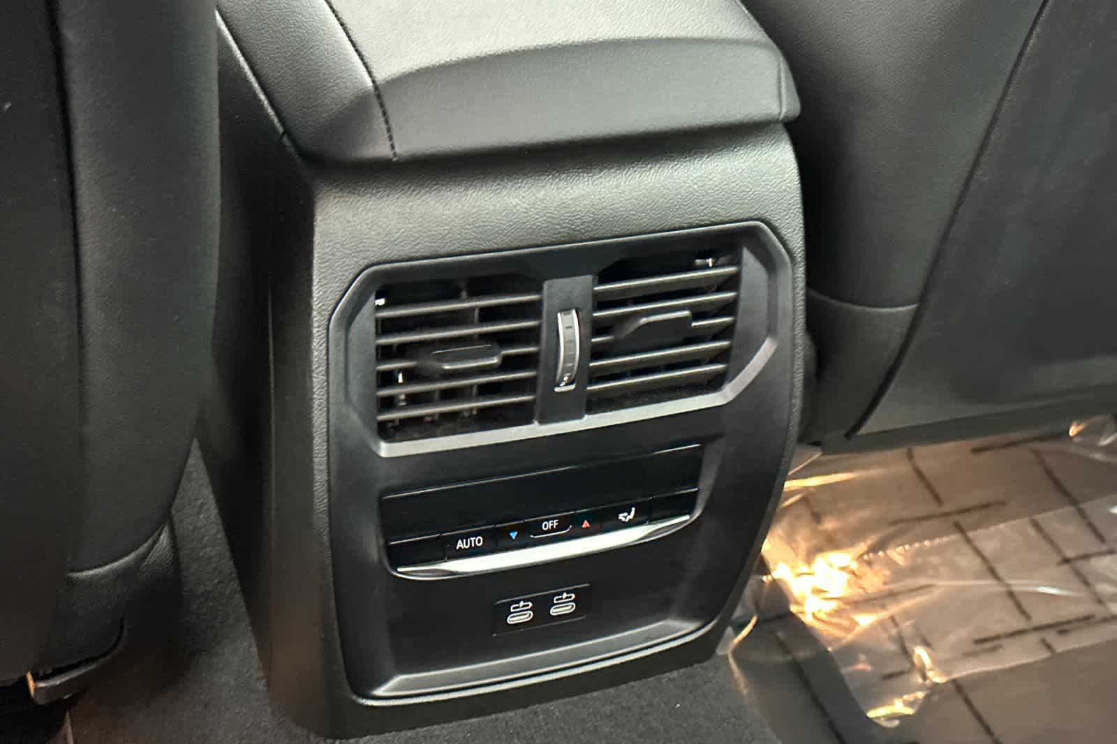 Thumbnail: 2024 BMW 3 Series - 14