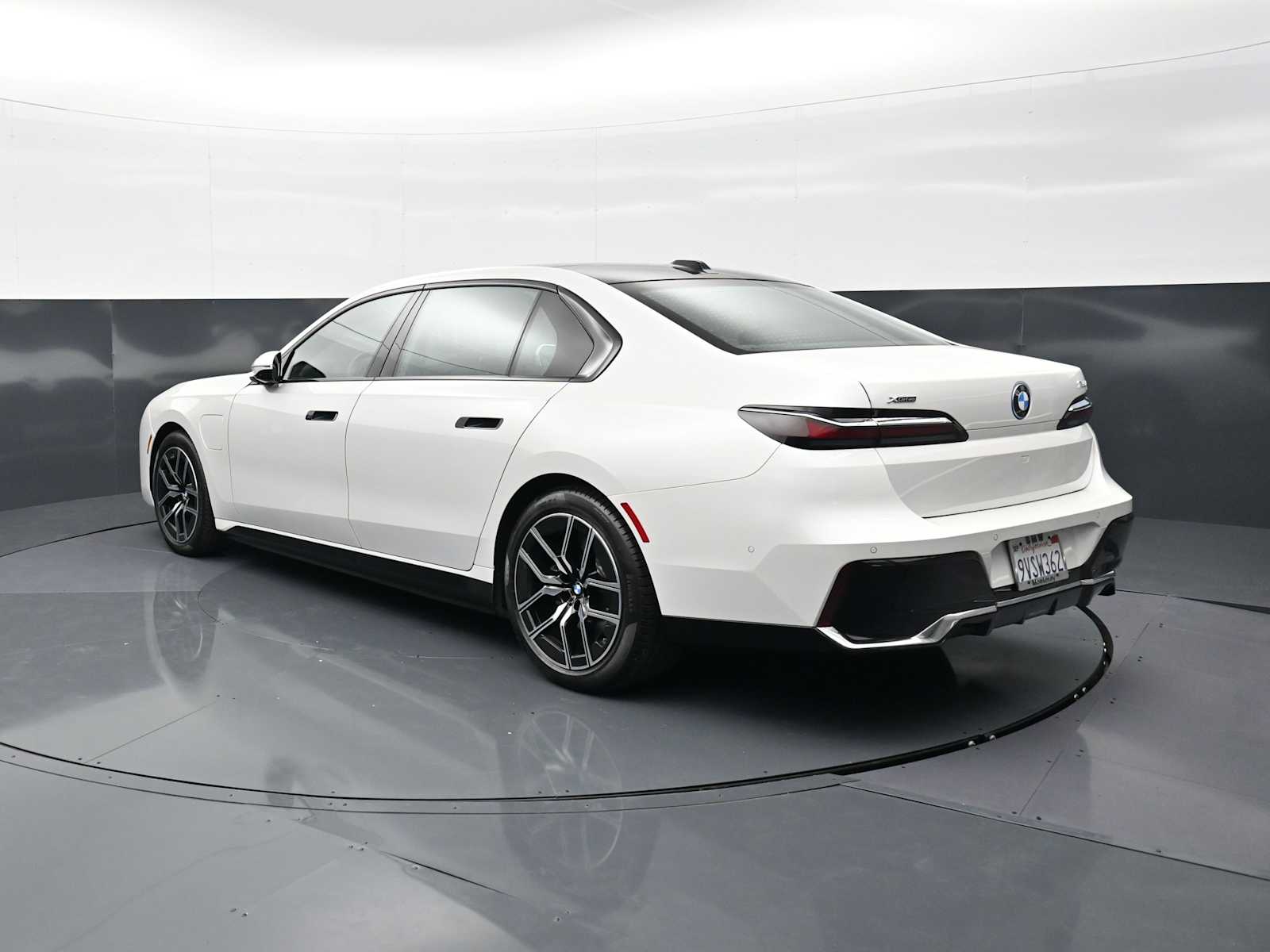 Thumbnail: 2025 BMW 7 Series - 7