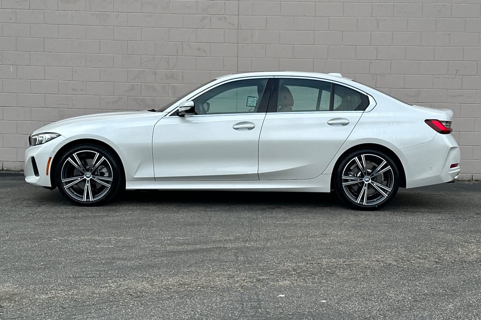 Thumbnail: 2024 BMW 3 Series - 9