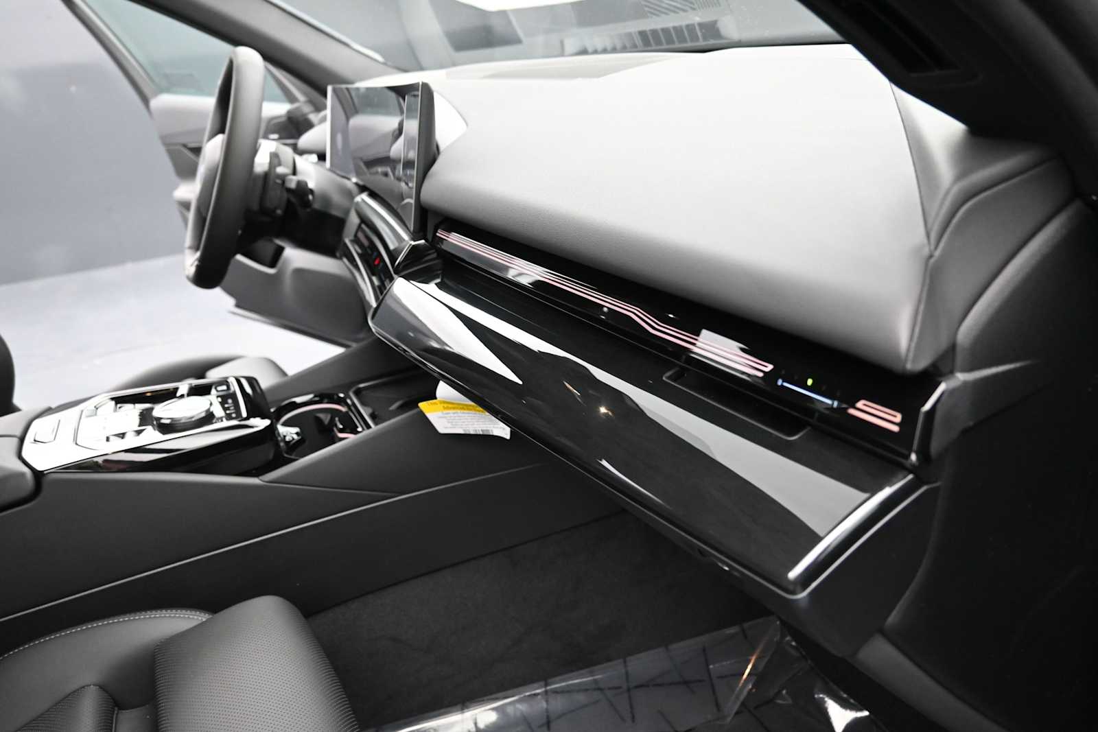 Thumbnail: 2026 BMW 5 Series - 16