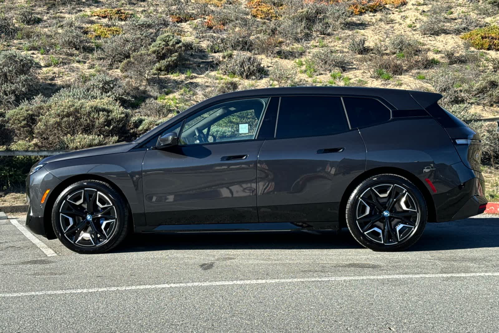 Thumbnail: 2025 BMW iX - 10