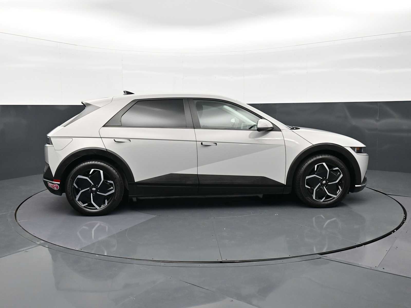 Thumbnail: 2024 Hyundai Ioniq 5 - 4