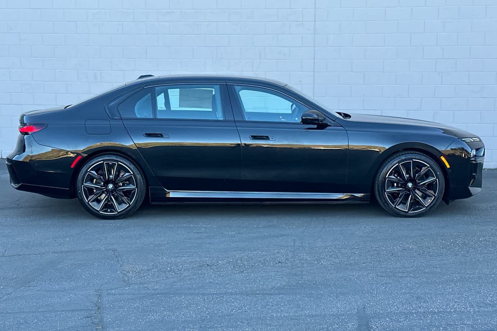 Thumbnail: 2024 BMW i7 - 8