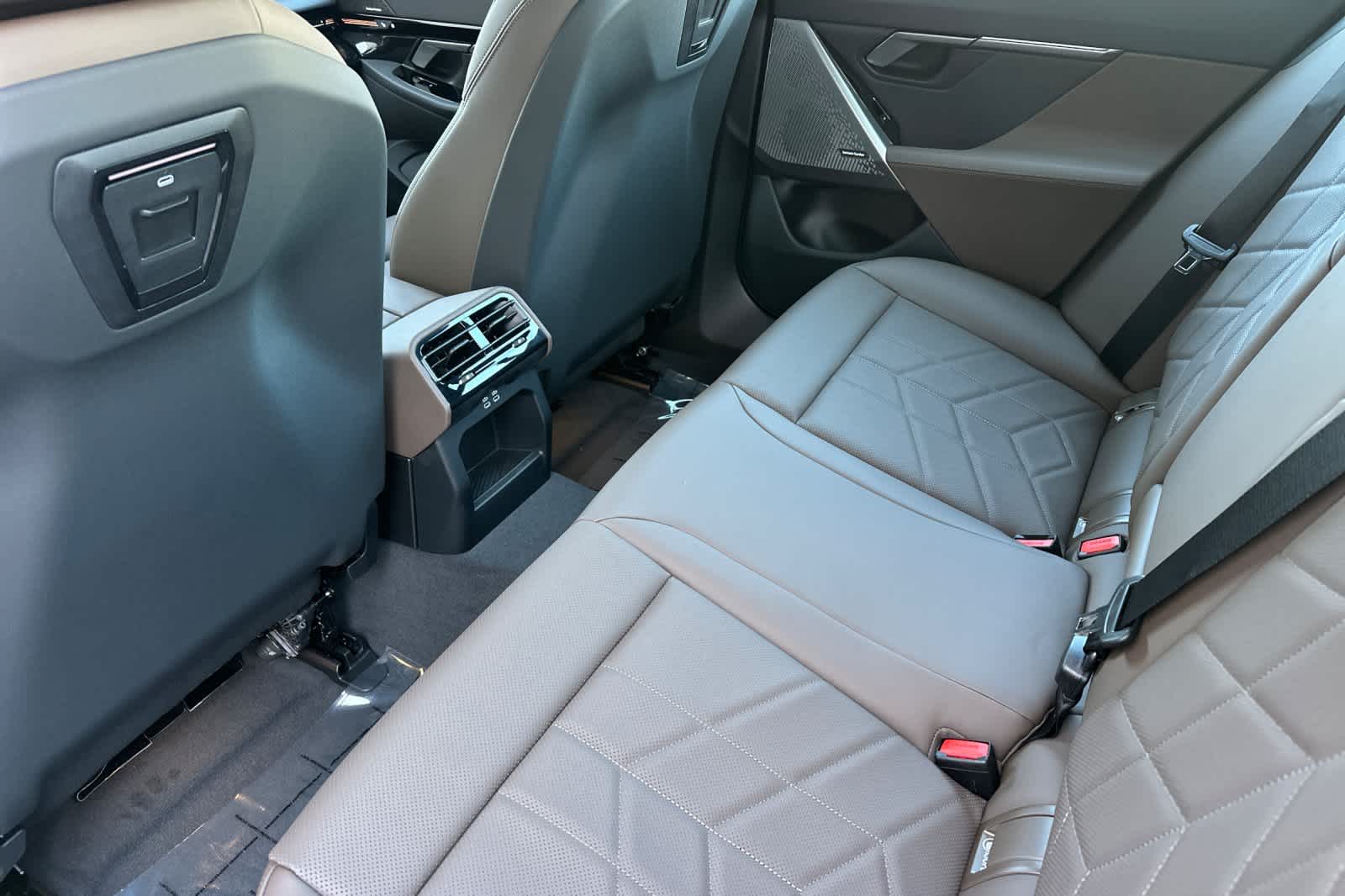 Thumbnail: 2026 BMW 5 Series - 4