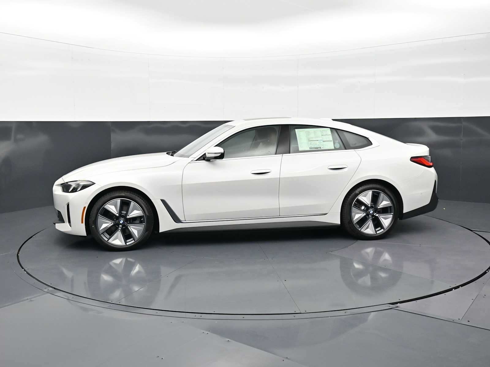 Thumbnail: 2026 BMW i4 - 8