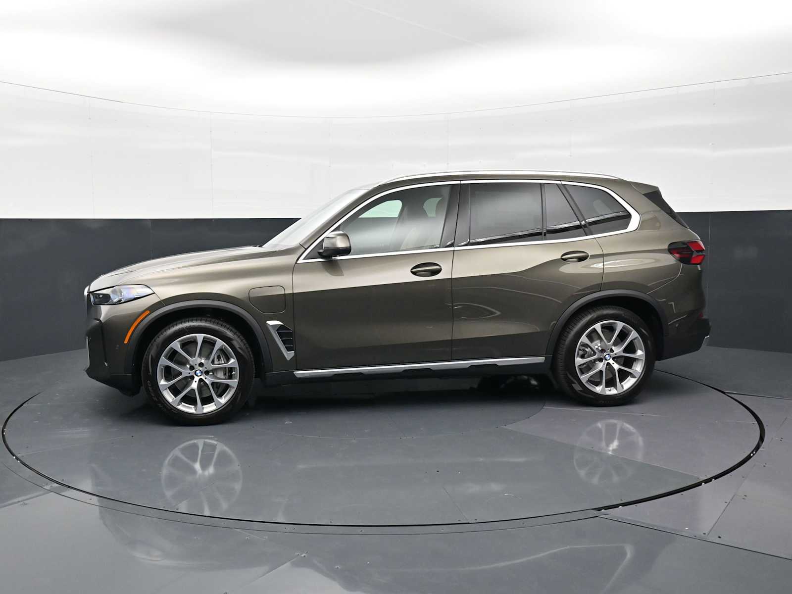 Thumbnail: 2026 BMW X5 - 8
