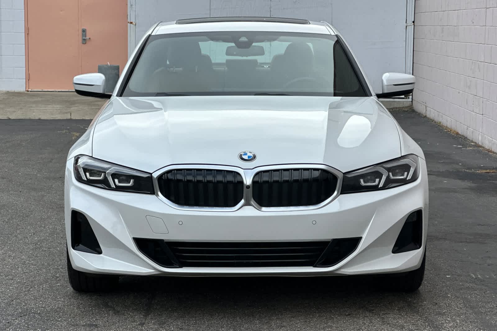 Thumbnail: 2024 BMW 3 Series - 10