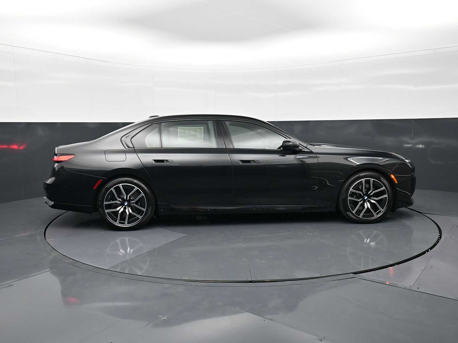 Thumbnail: 2026 BMW 7 Series - 4