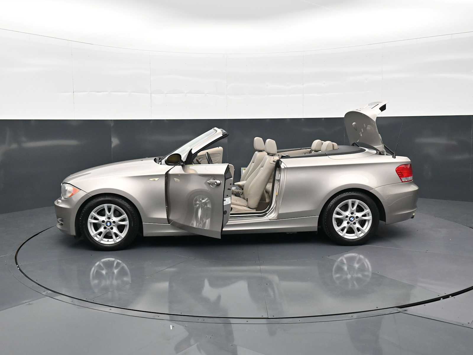 Thumbnail: 2008 BMW 1 Series - 36