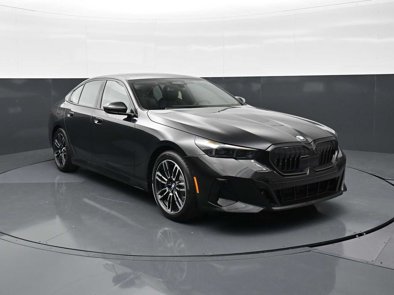 Thumbnail: 2026 BMW 5 Series - 3