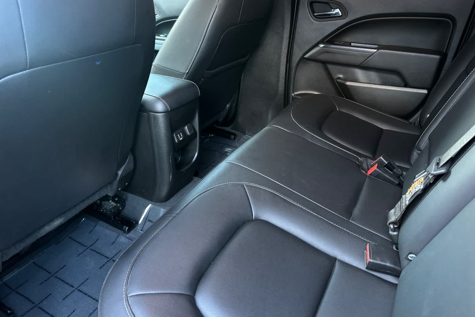 Thumbnail: 2022 Chevrolet Colorado - 4