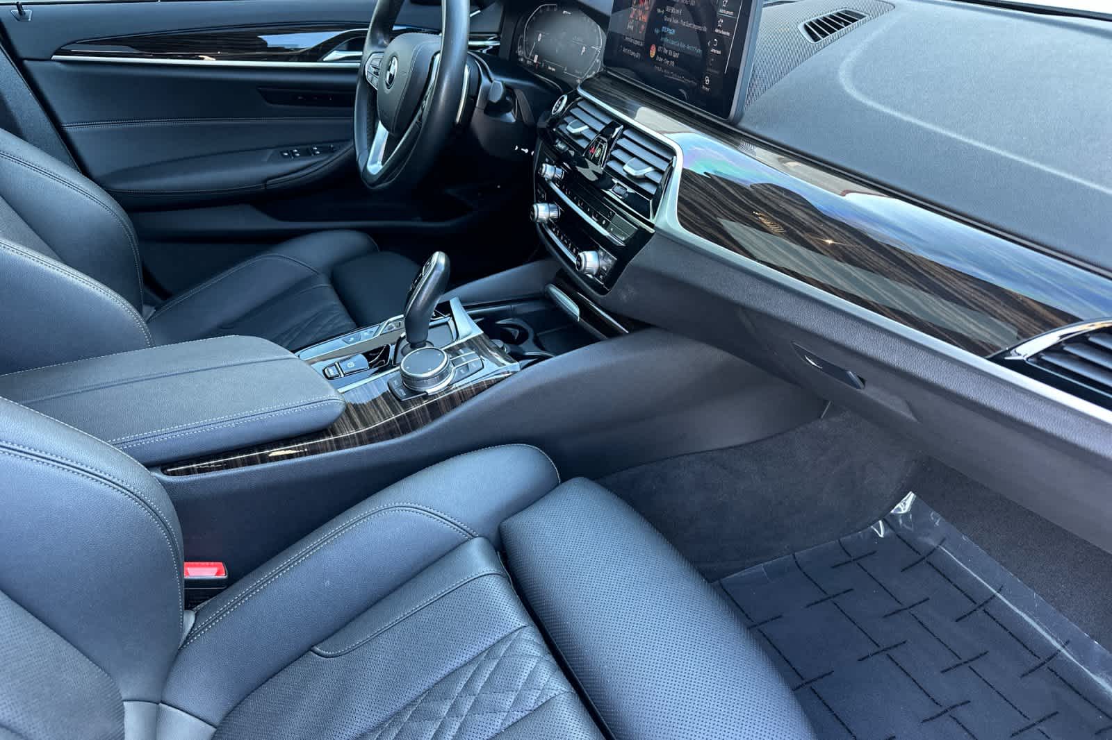 Thumbnail: 2023 BMW 5 Series - 18