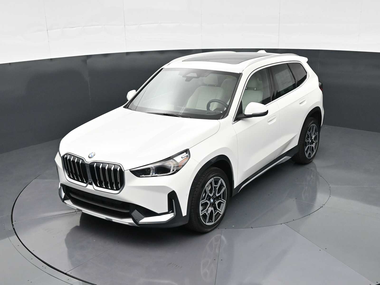 Thumbnail: 2026 BMW X1 - 17