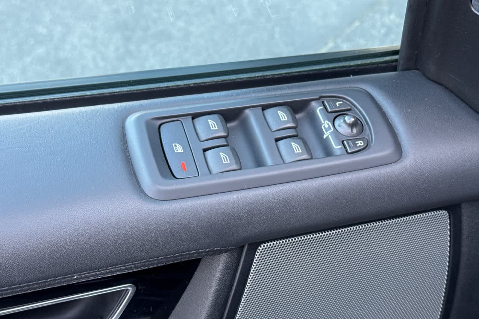Thumbnail: 2016 Land Rover LR4 - 13