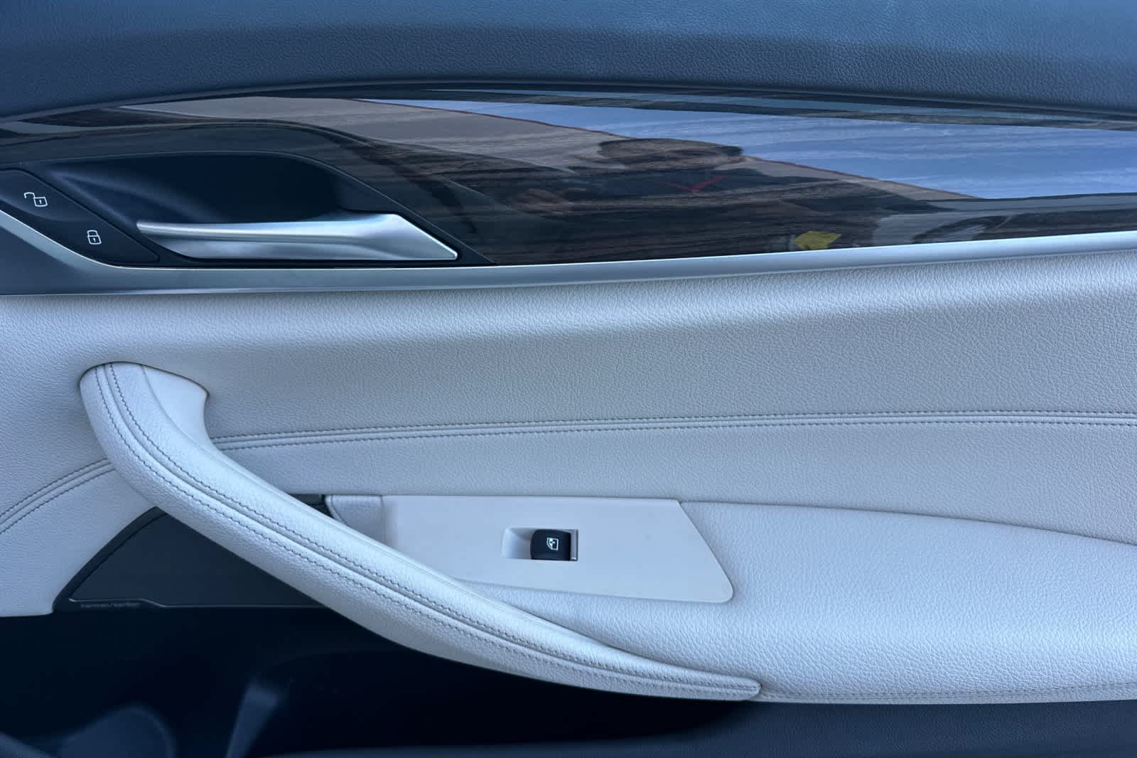 Thumbnail: 2023 BMW 5 Series - 18