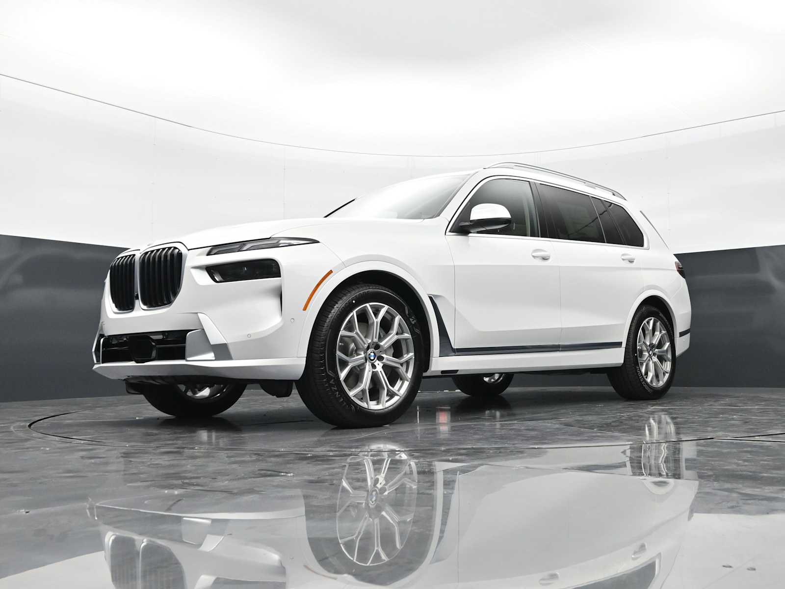Thumbnail: 2027 BMW X7 - 25