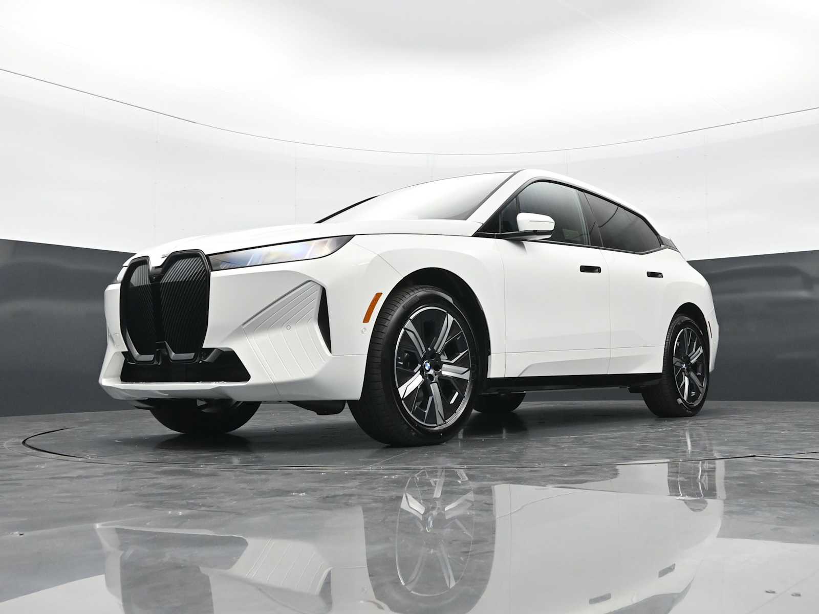 Thumbnail: 2026 BMW iX - 17