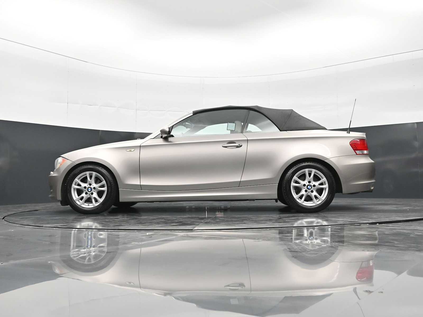 Thumbnail: 2008 BMW 1 Series - 32