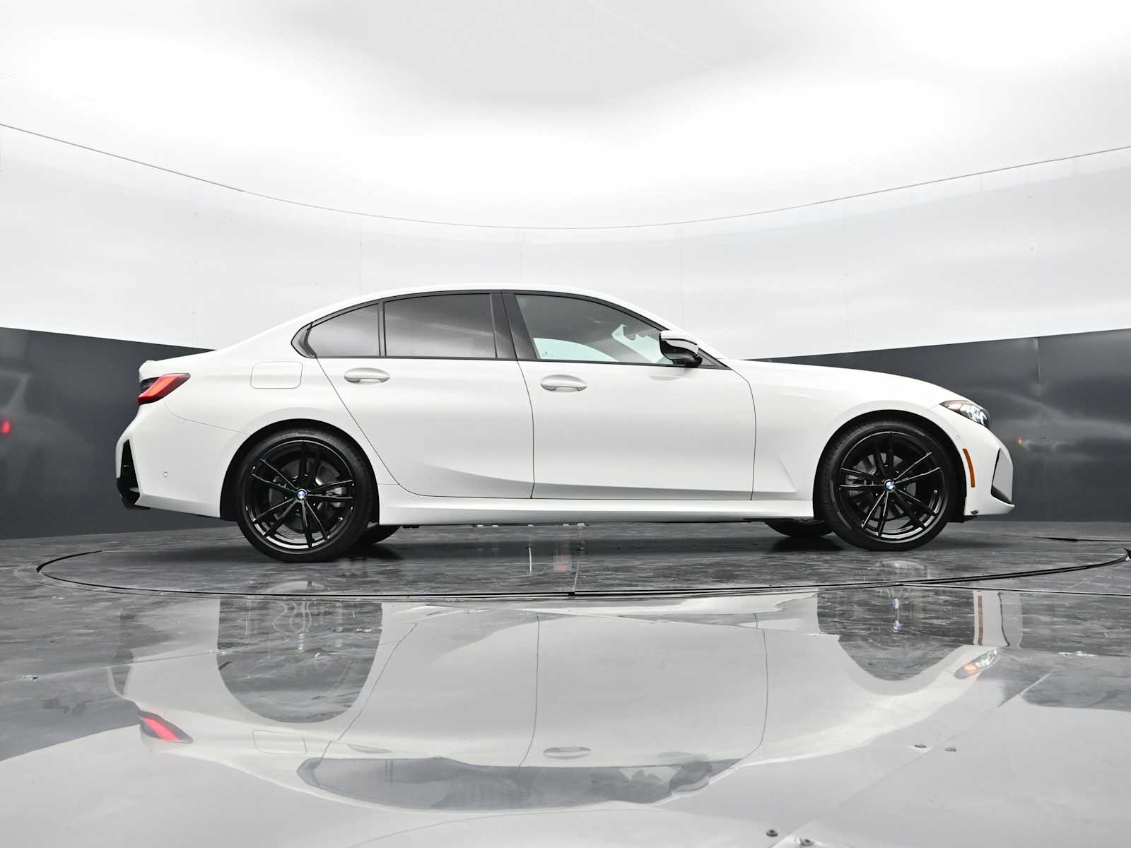Thumbnail: 2024 BMW 3 Series - 28