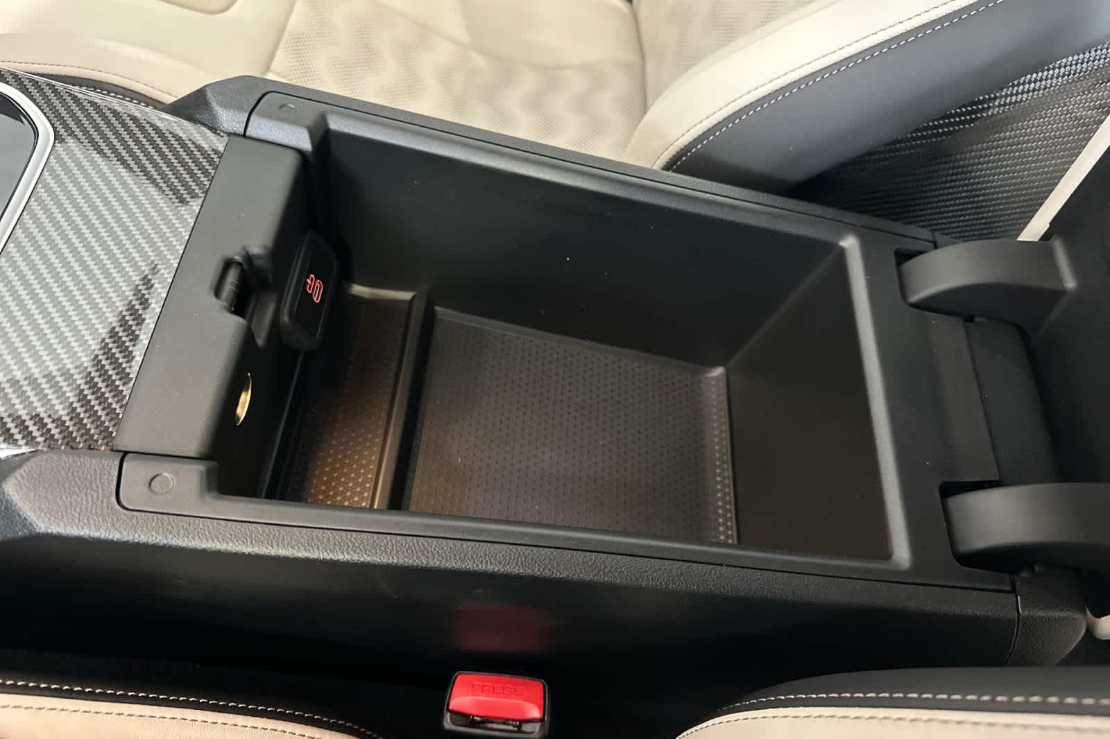 Thumbnail: 2025 BMW M4 - 27