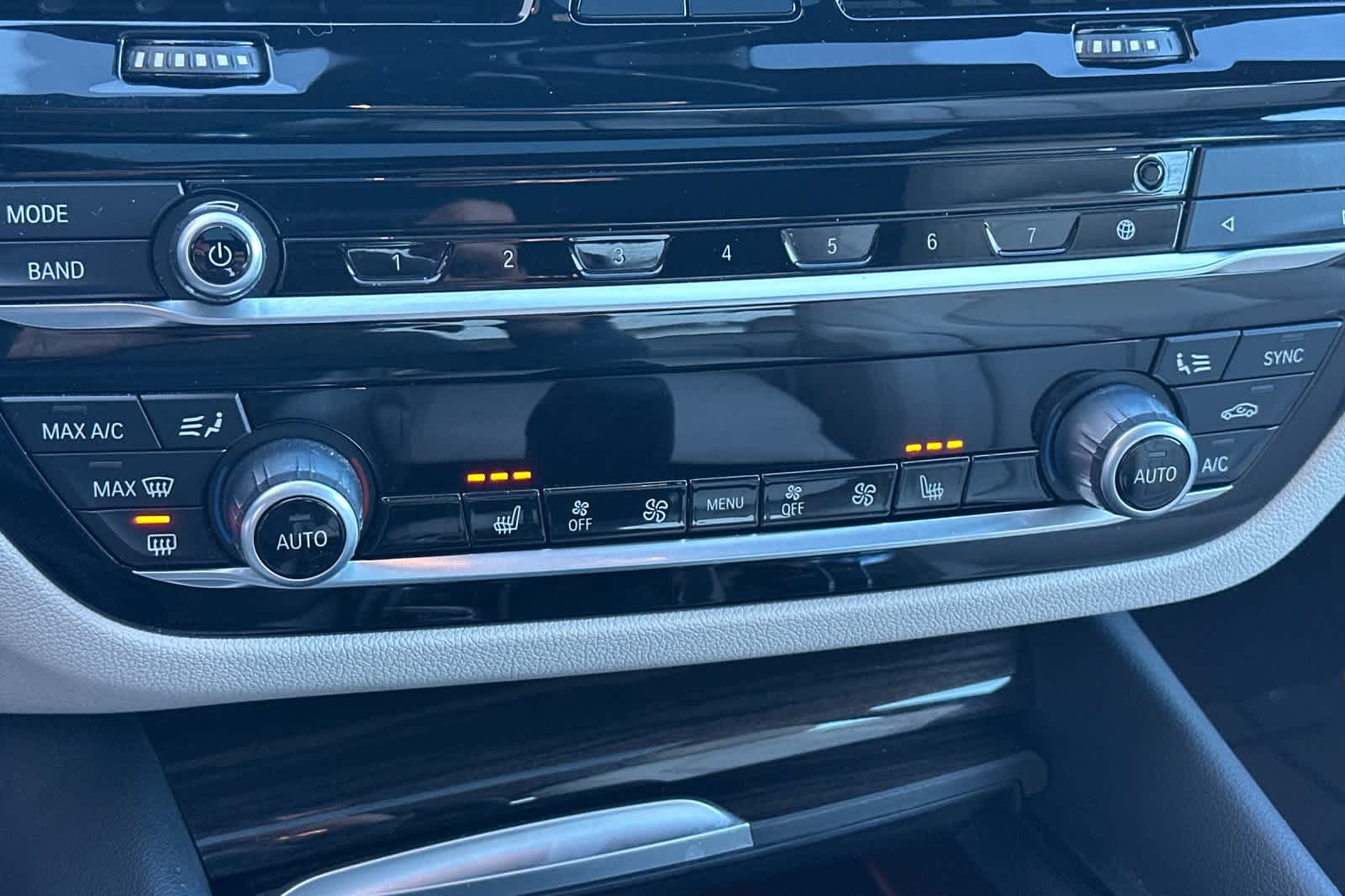 Thumbnail: 2023 BMW 5 Series - 23