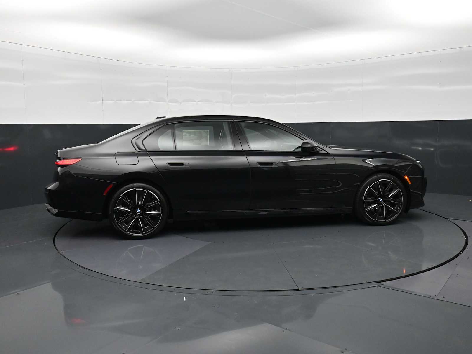 Thumbnail: 2026 BMW 7 Series - 4