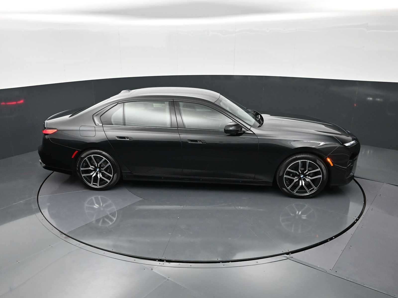 Thumbnail: 2026 BMW 7 Series - 19
