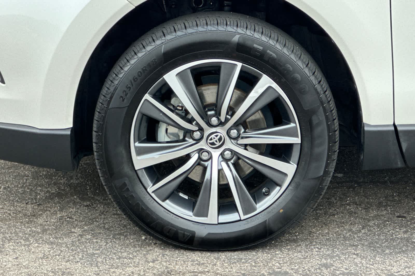 Thumbnail: 2021 Toyota Venza - 29