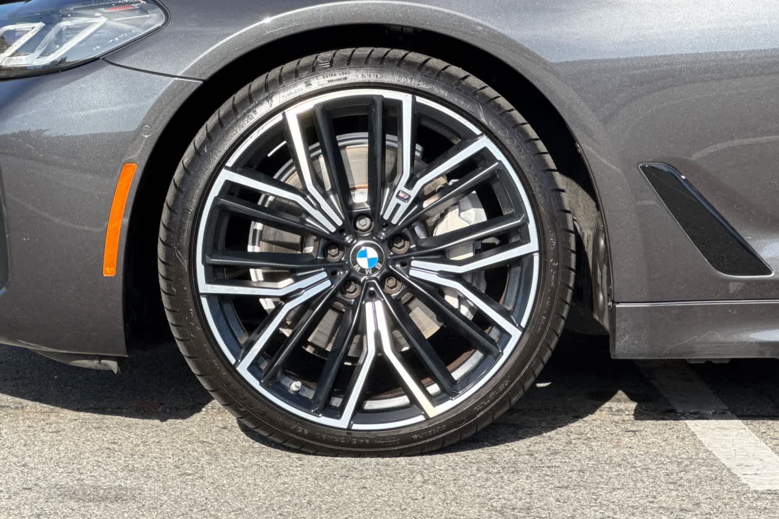 Thumbnail: 2022 BMW 5 Series - 32