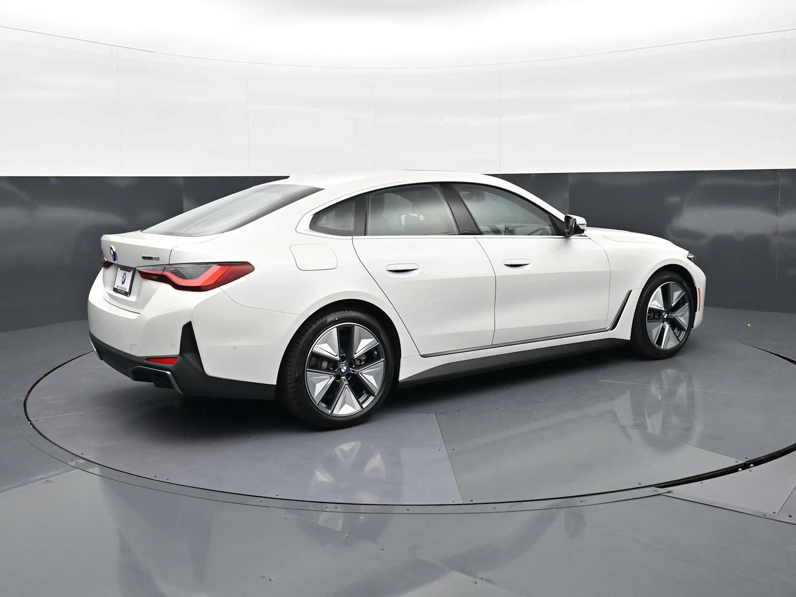 Thumbnail: 2026 BMW i4 - 5