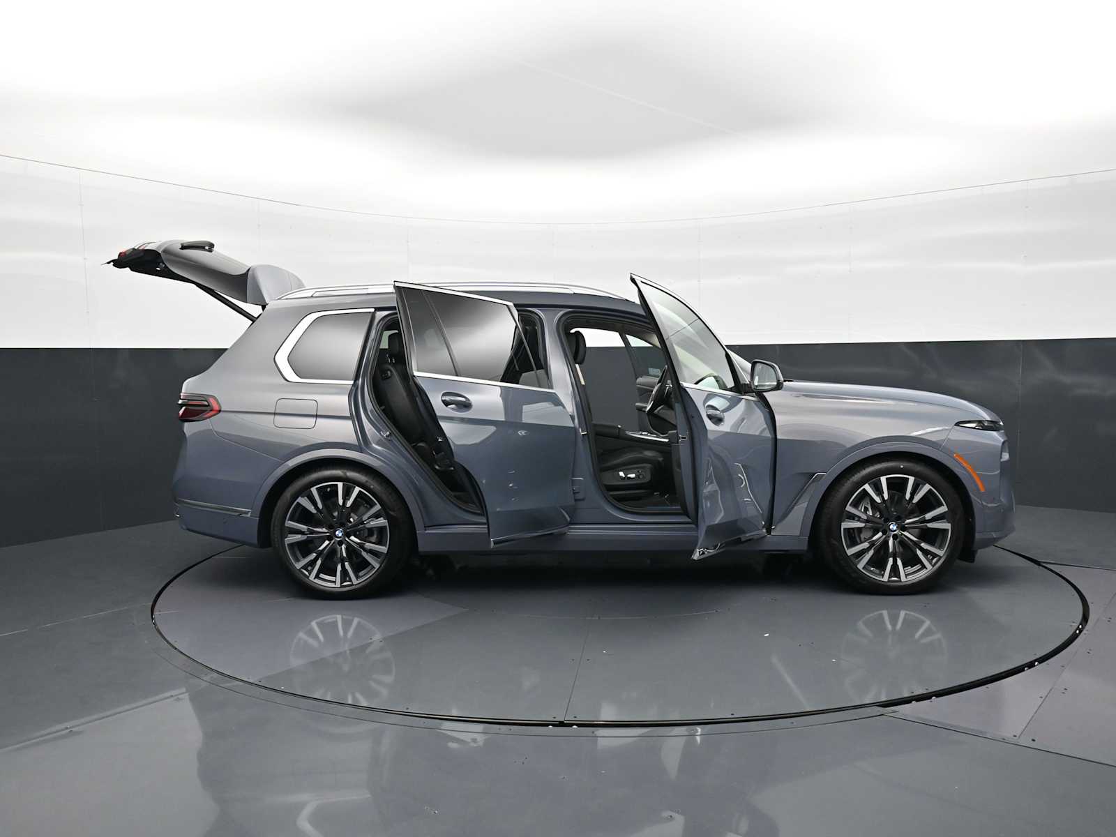 Thumbnail: 2026 BMW X7 - 36