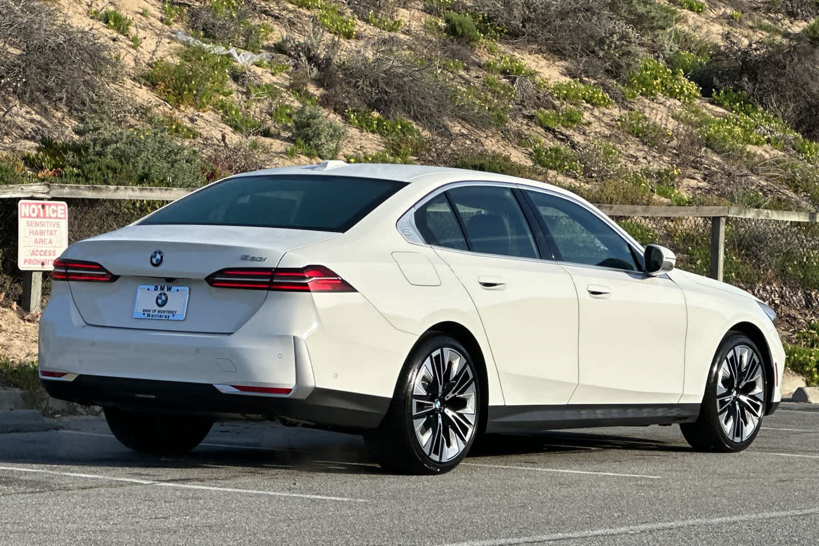 Thumbnail: 2026 BMW 5 Series - 2