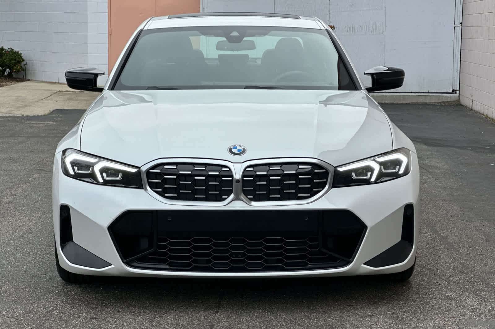 Thumbnail: 2024 BMW 3 Series - 10