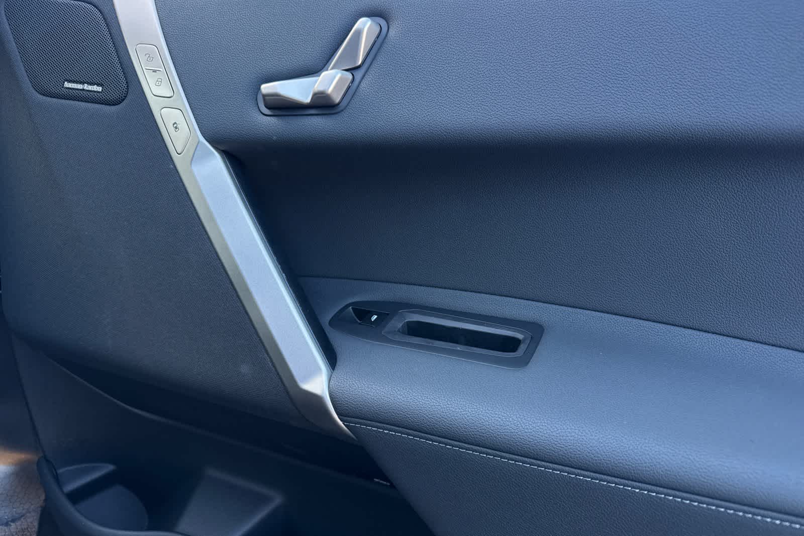 Thumbnail: 2025 BMW iX - 18